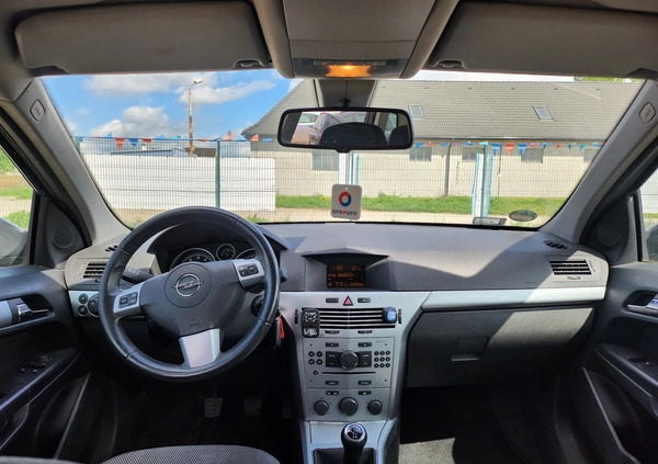 Opel Astra cena 15900 przebieg: 212506, rok produkcji 2009 z Piła małe 379